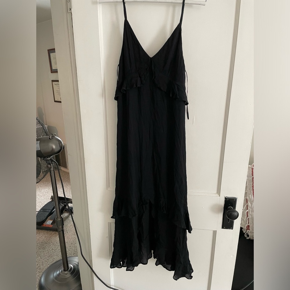 Lulu’s Black ruffle midi dress, adjustable straps. Size M, zipper back